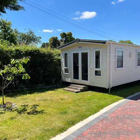 Newbridge  New Forest Hideaway- Self Catering Accommodation מראה חיצוני תמונה